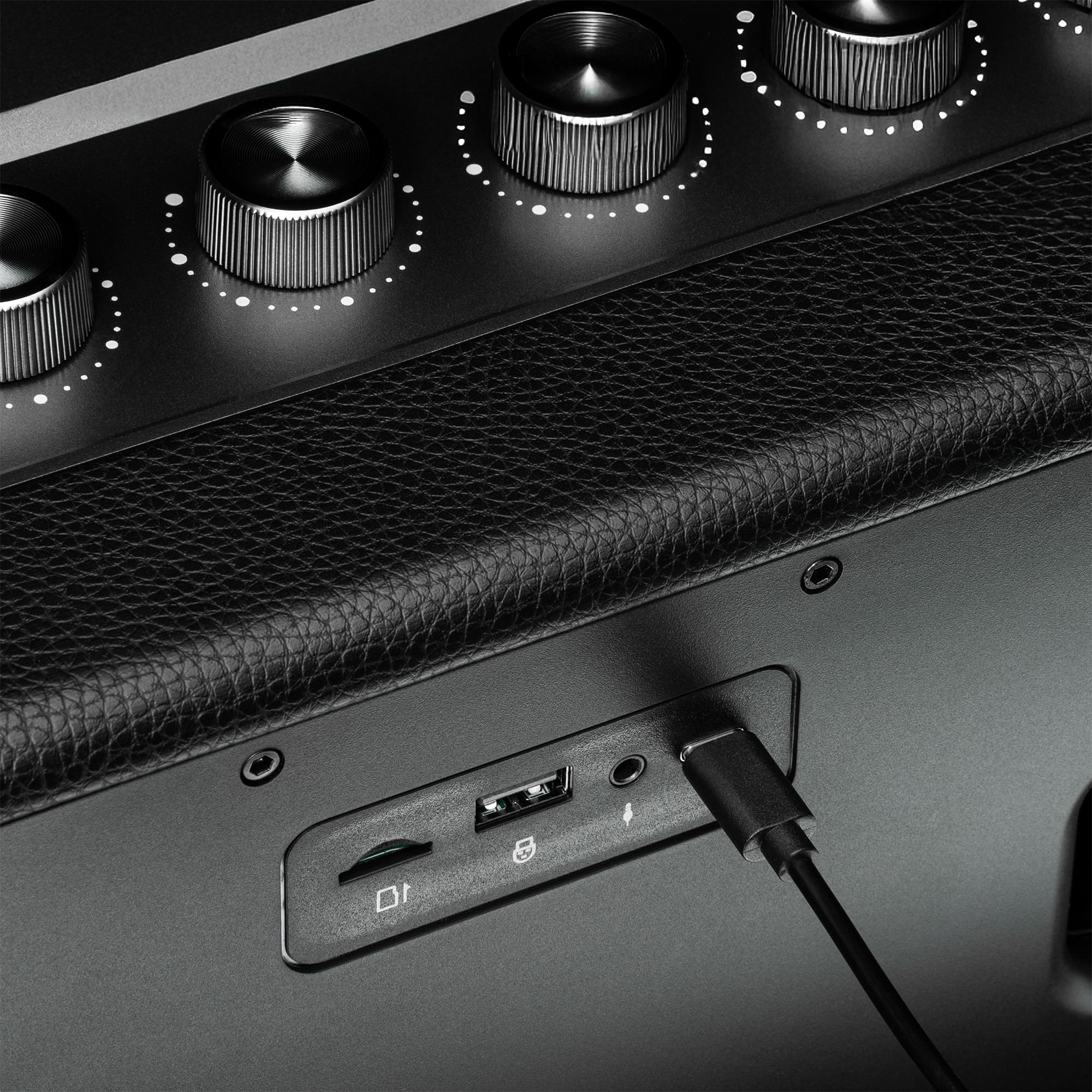 <strong>Connect as easily as people at a concert</strong>