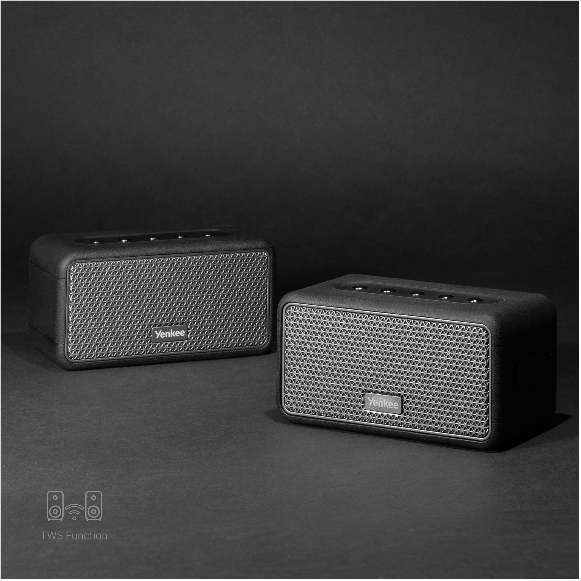 <strong>Surround sound with stereo effect</strong>