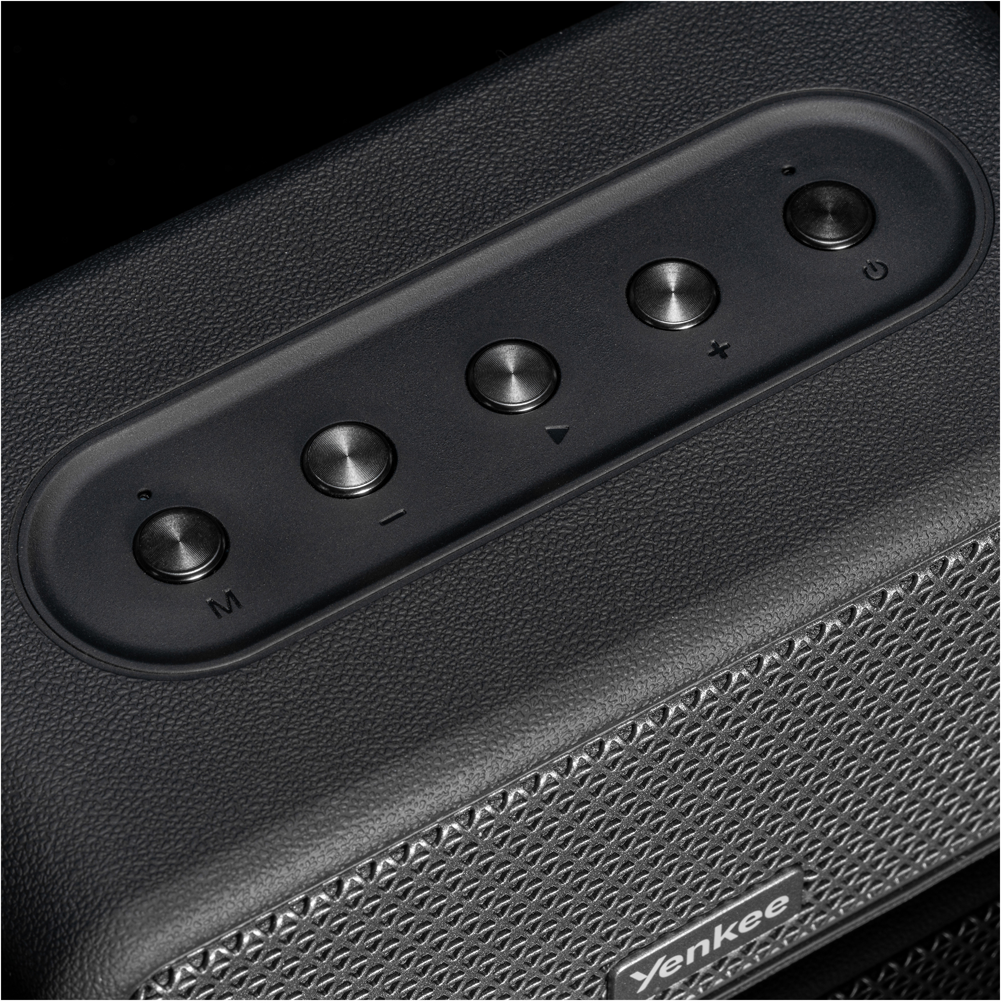 <strong>Bluetooth, cable, and a connection of souls</strong><br />
&nbsp;